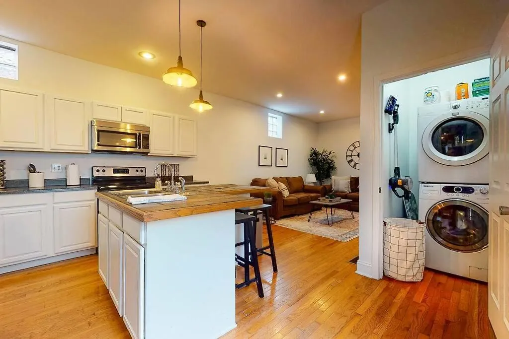 Private Home-Backyard-Parking Near Nulu Downtown Louisville Holiday home