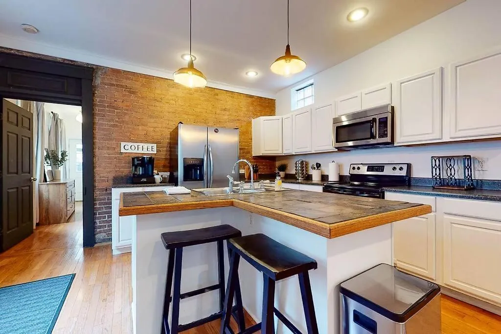 Private Home-Backyard-Parking Near Nulu Downtown Louisville